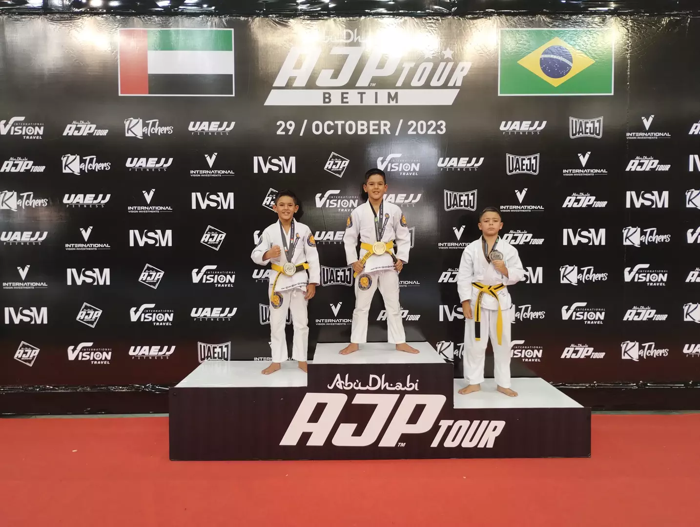 Gêmeos Vieira conquistam medalhas de ouro e prata no Campeonato Internacional de Jiu-Jitsu em Betim